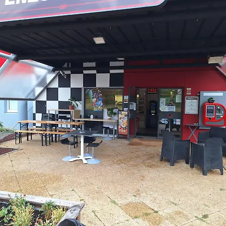ENZO HOTELS GREEN proximité ZENITH D' AUVERGNE Ex F1 FORMULE 1 CLERMONT FERRAND ISSOIRE COUDES-3